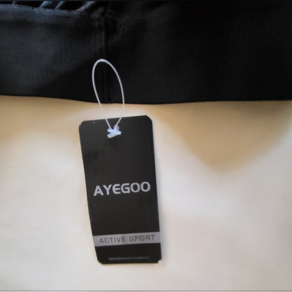 Padded mesh shorts for biking or spinning. - Picture 4 of 9